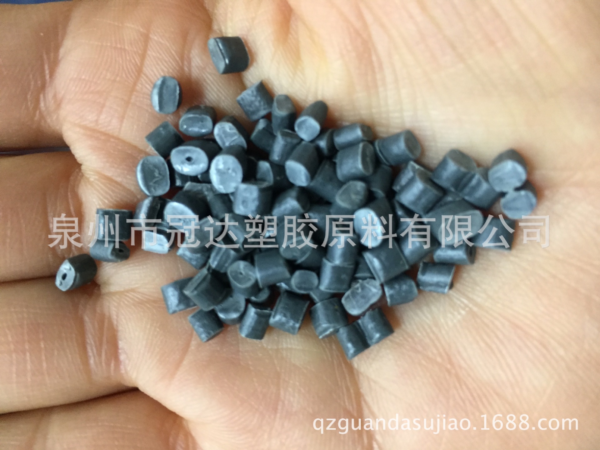 湖南芙蓉出售红色PE再生料颗粒低压再生造粒料注塑HDPE中空桶料