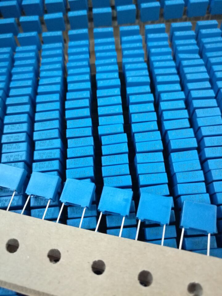 EPCOS西门子校正电容630V472 4N7 P=8MM B32620A6472J289爱普科斯