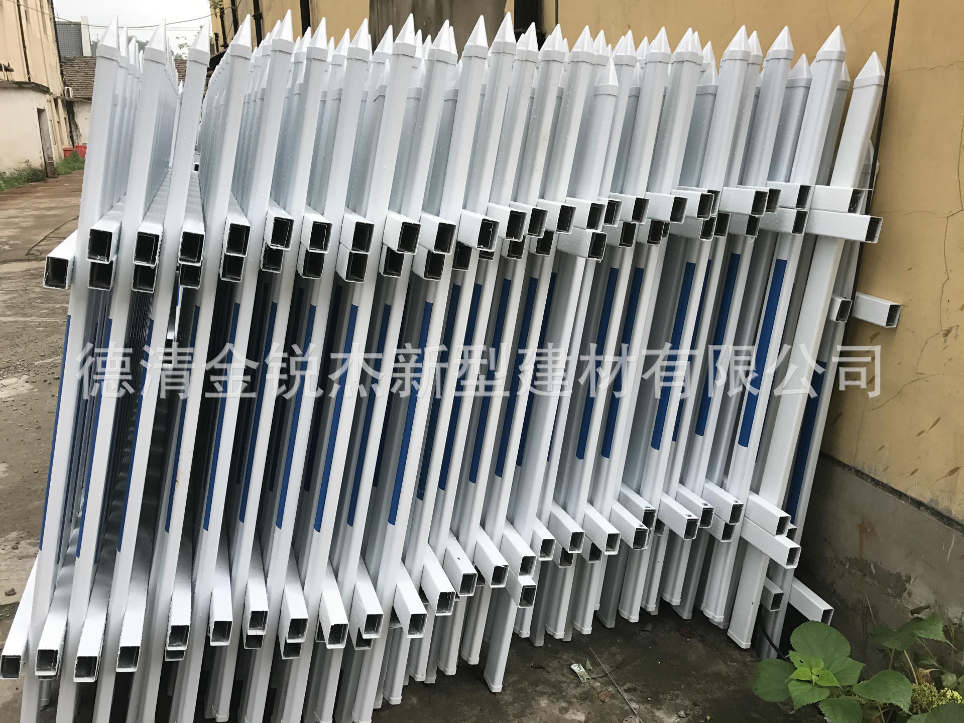 厂家供应PVC塑钢护栏围墙栅栏草坪栏杆公园街道隔离带