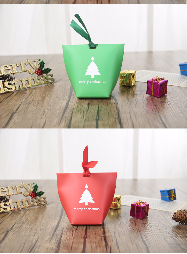 Christmas Tree, Snowflake Pattern Cute Style Christmas Cute Christmas Tree Snowflake Paper Party Gift Bags