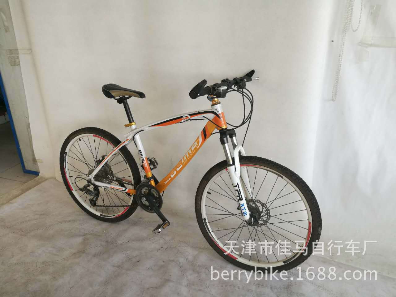 特价处理26寸27速铝合金山地车 样品车有细微瑕疵慎拍 不退不换|ru