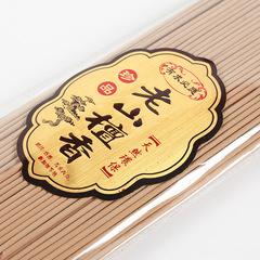 Indoor incense burner with sandalwood incense, incense sticks for temples and shrines, for praying and offering incense, for home and family, for worshiping Buddha with incense.