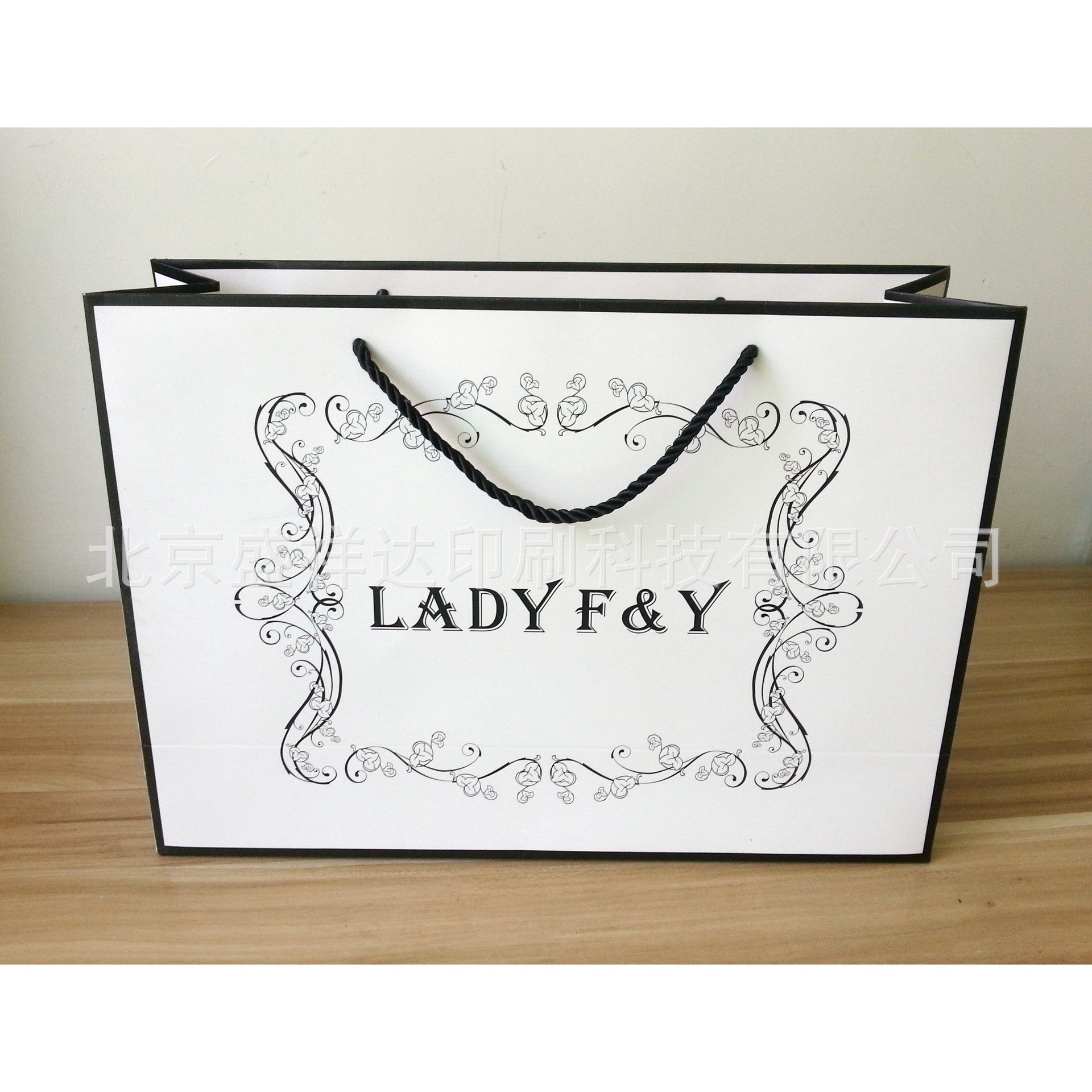 厂家定 制印刷服装纸袋定 做购物包装礼品手提袋批发烫金LOGO设计