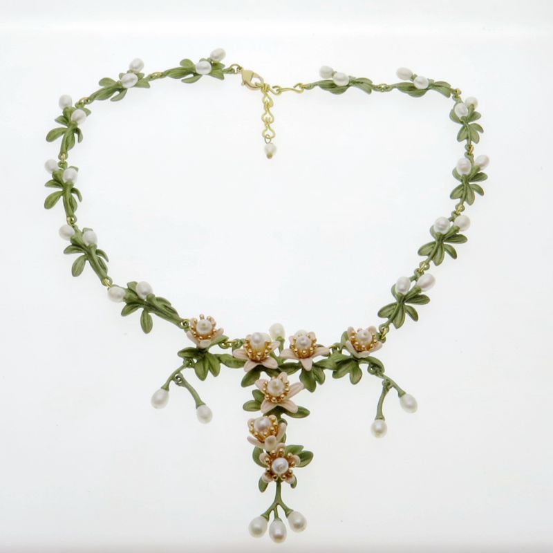 Japan and South Korea jewelry Vintage Neroli Leaf natural Pearl green Antique Paint Retro sweater chain Necklace