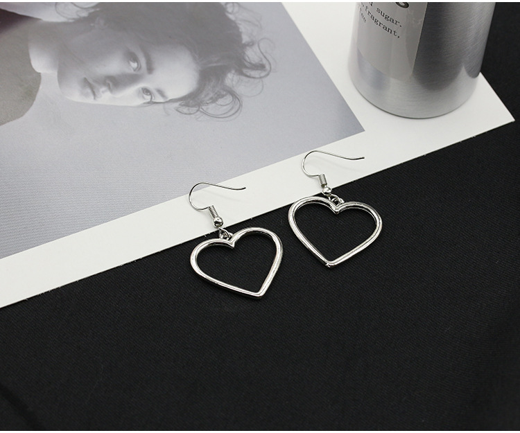 Ear Jewelry Hollow Love Earrings Ladies Earrings Wholesale display picture 3