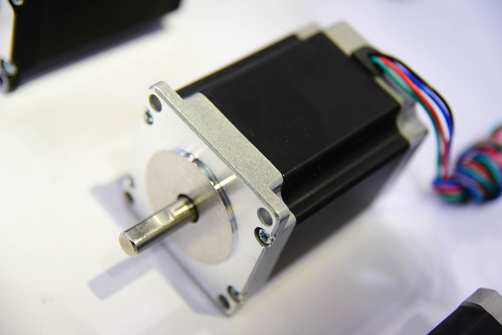 57混合式步进电机3N.m大扭矩步进马达两相1.8°闭环马达