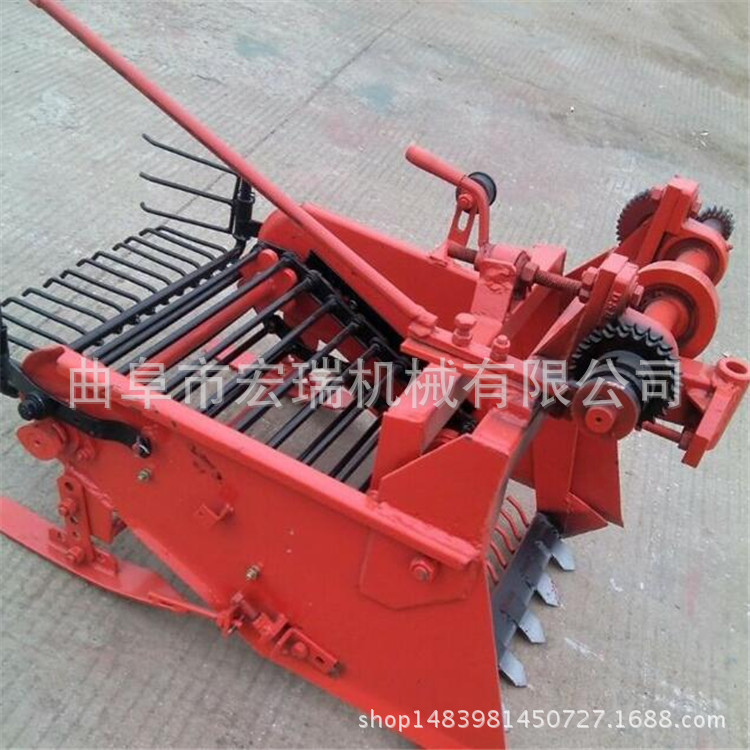 价格低质量好的土豆收获机生产，收货机多少钱收获机械5是5全新薯