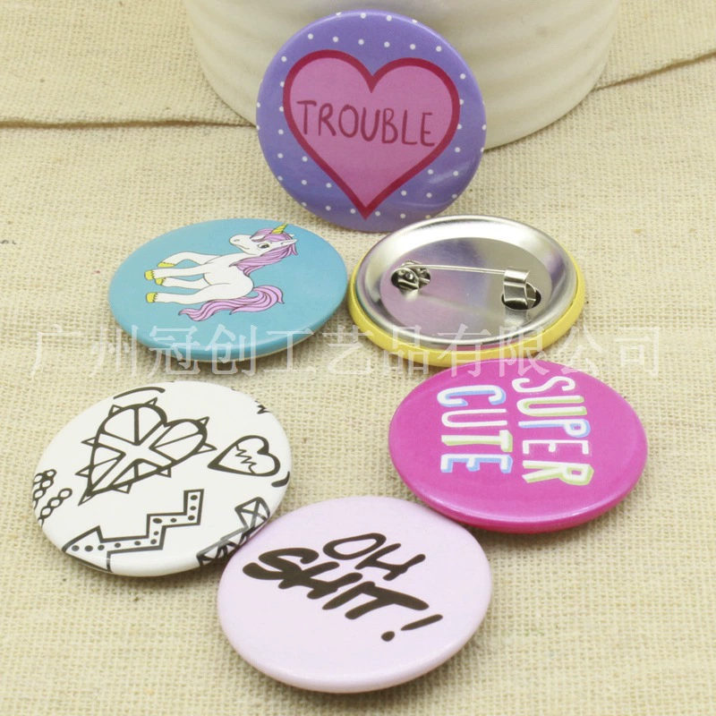 Значок из жести диаметром 35 мм изготовленный на заказ мультипликационный значок