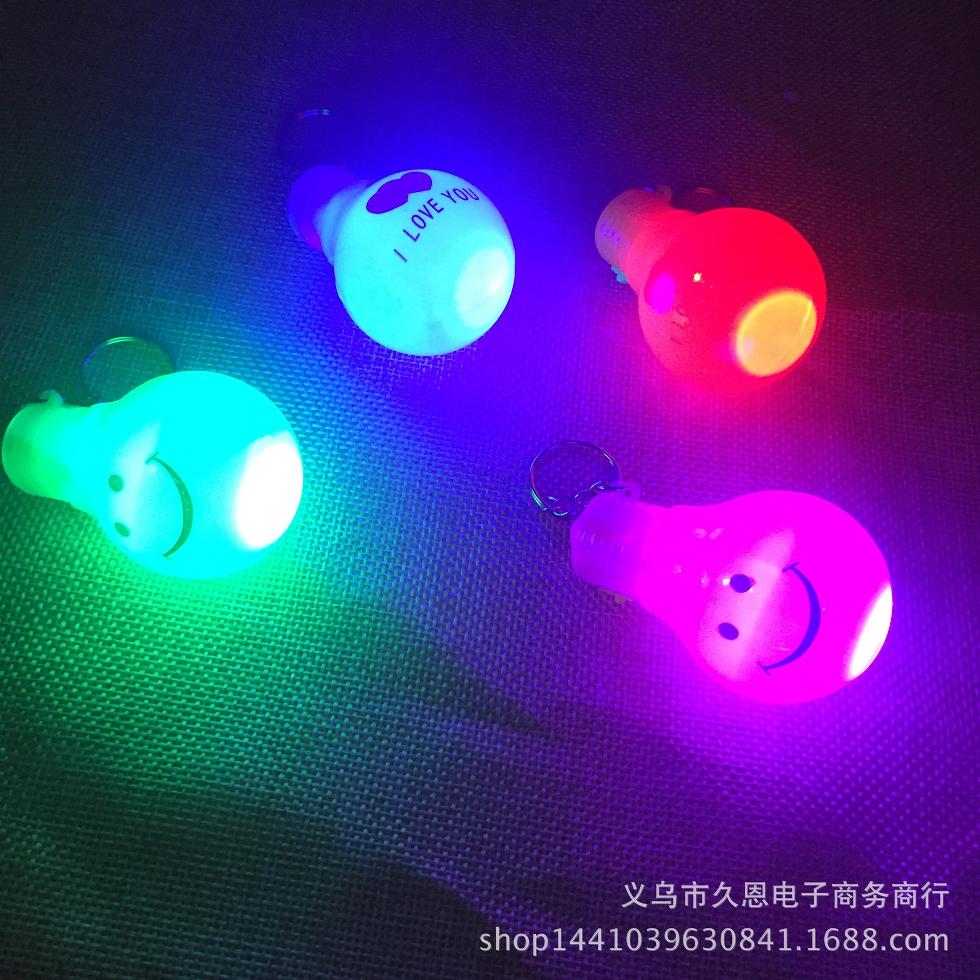 Smiley bombilla flash de luz de color LED llavero creativo colgante de dibujos animados pequeño regalo puesto de suministro para imprimir OGO
