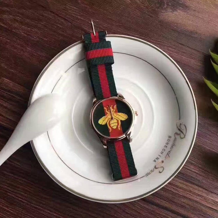 蜜蜂面尼龙带石英手表 Watch