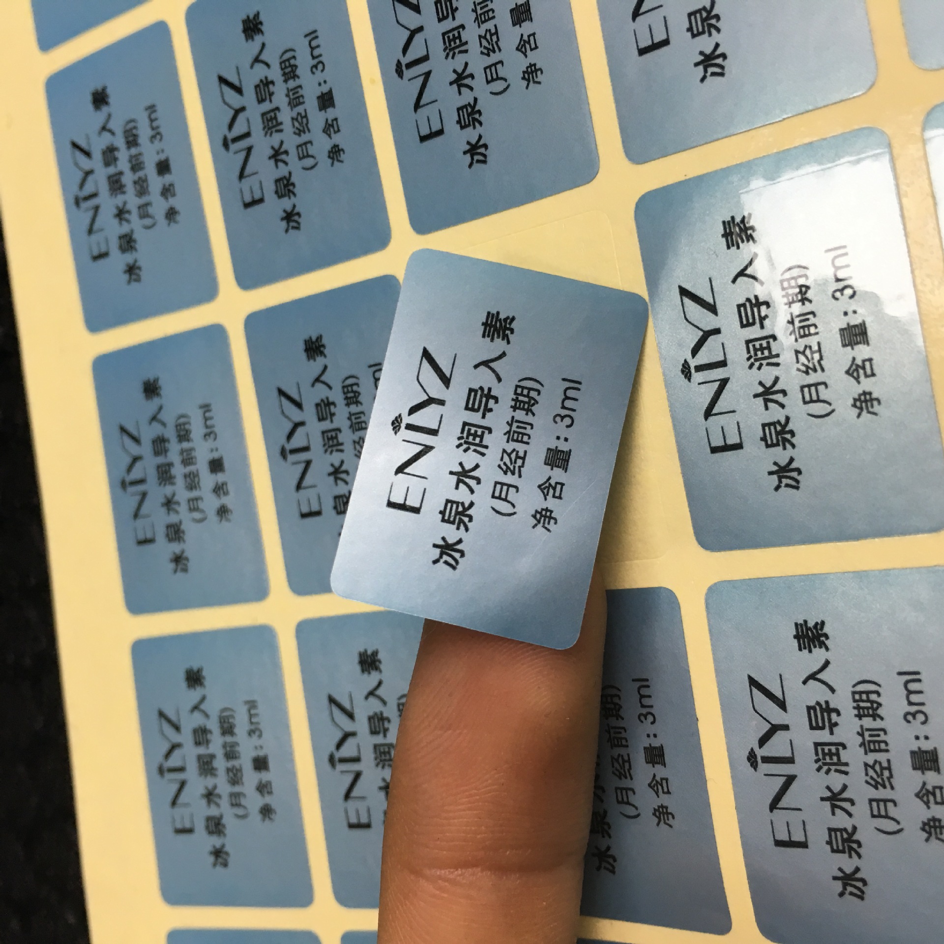 异形PVC标签定做 彩色透明强粘可移不干胶订做 印刷-阿里巴巴
