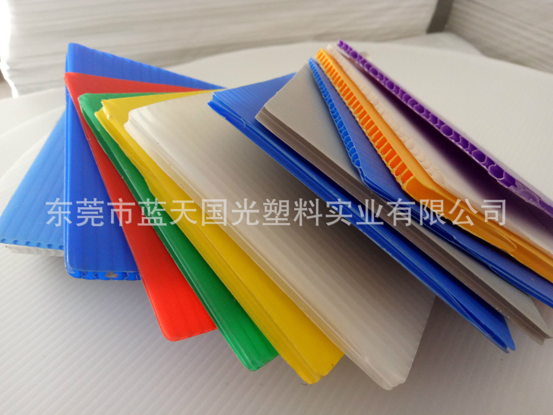 白色塑料PP中空板 黑色防静电塑料瓦楞板 防潮隔板 蓝色万通板