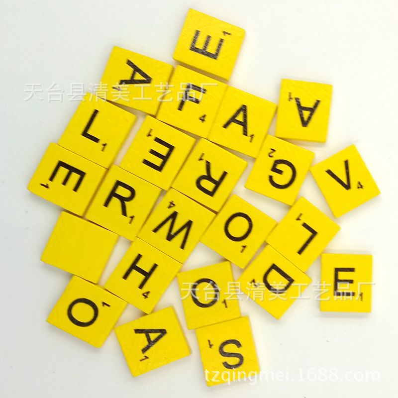 26 colorido cuadrado letras inglesas Impresión de madera de colores Inglés letras 100 piezas un paquete 18*20mm
