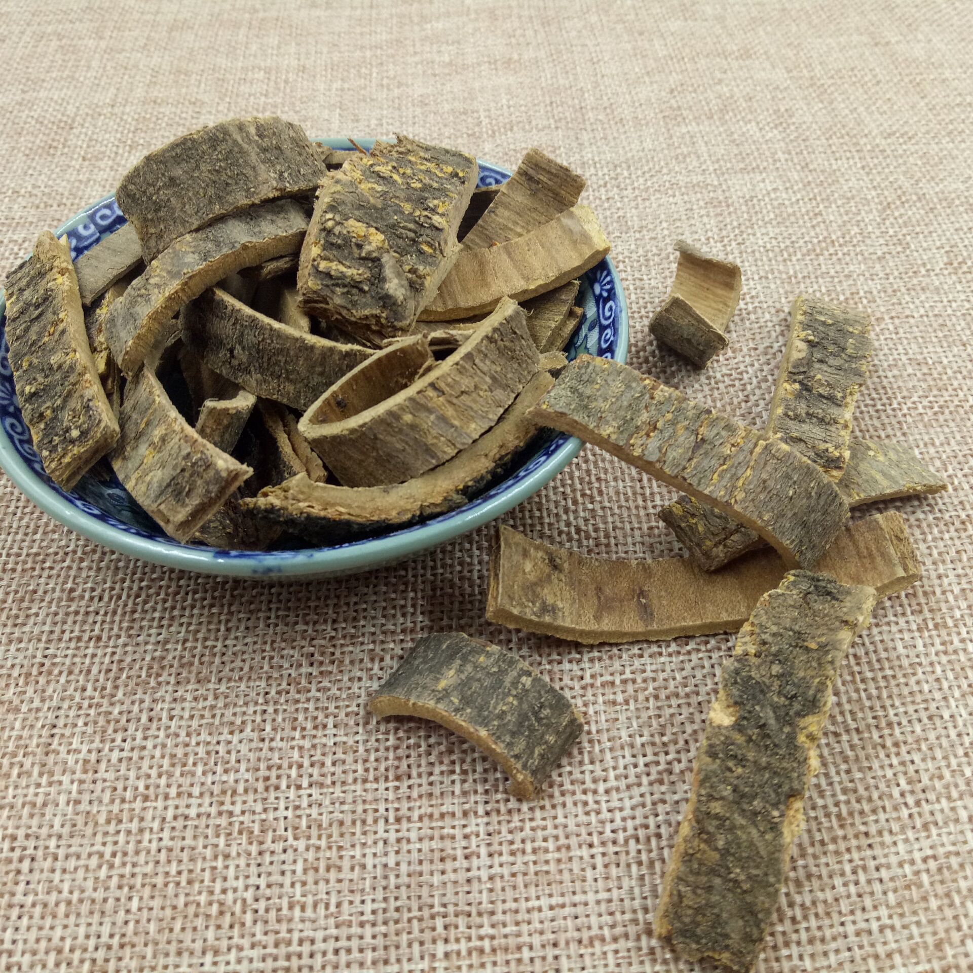 Hai Tong Pi Dried Erythrina Bark 500g Traditional Chinese Herbal Ingredient for Decoction and Culinary Use overview