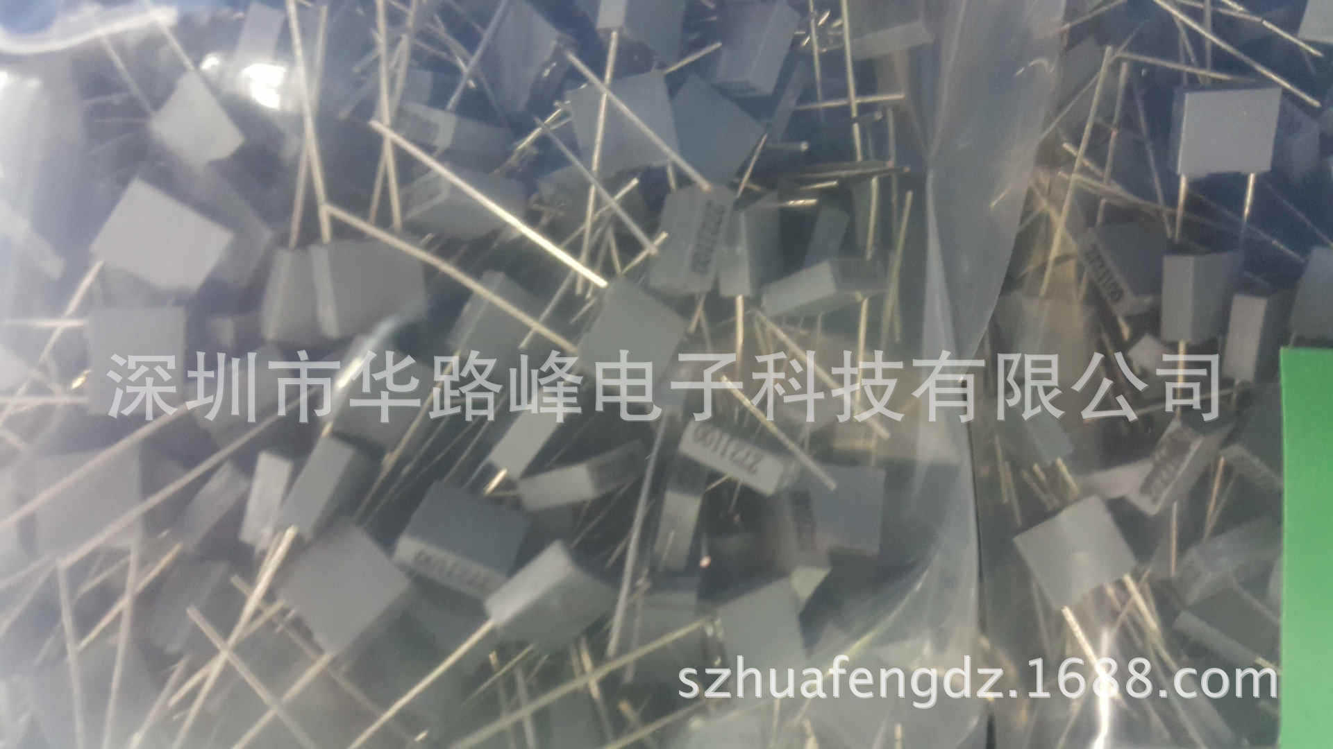 У������CL233B   /100V272J