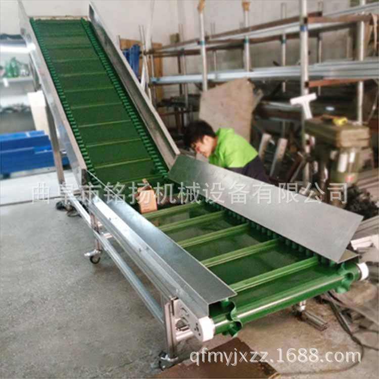 带人字花纹防滑输送机长轻型固定式矿用运输裙边格挡带式皮带输送机