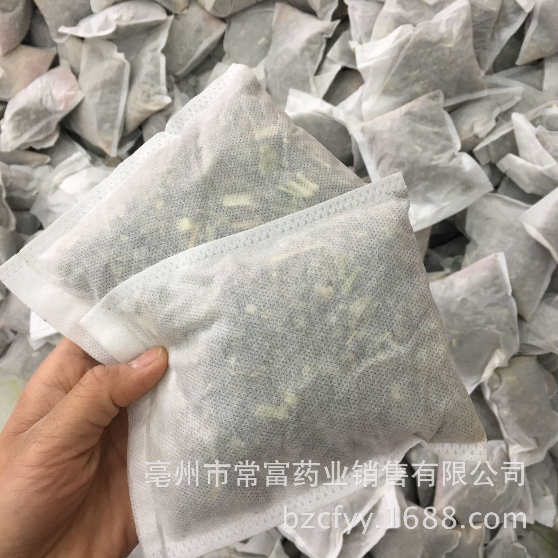 Herbal Foot Soak Pack 30 Bags with Mugwort Ginger Safflower Motherwort for Warm Relaxing Foot Baths 900g key features