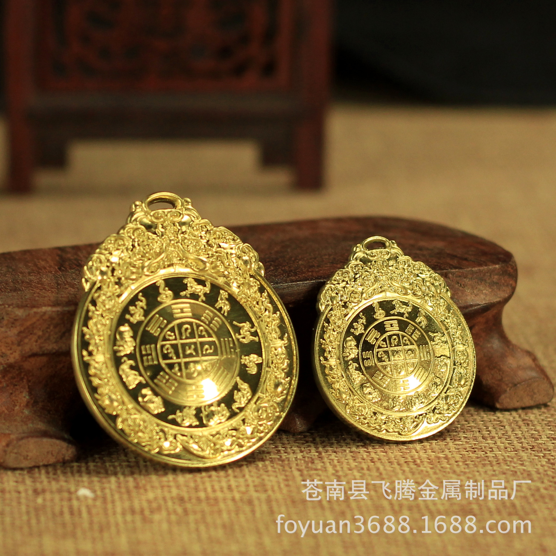 藏饰莲花生大士九宫八卦咒轮牌十二生肖挂件包车挂钥匙扣大号