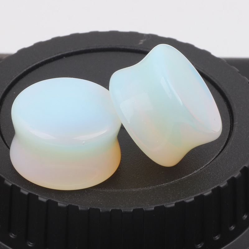 Pointed titanium steel lip stud product view