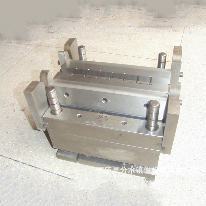 专业大量提供固定式模具   塑料注射成型模具