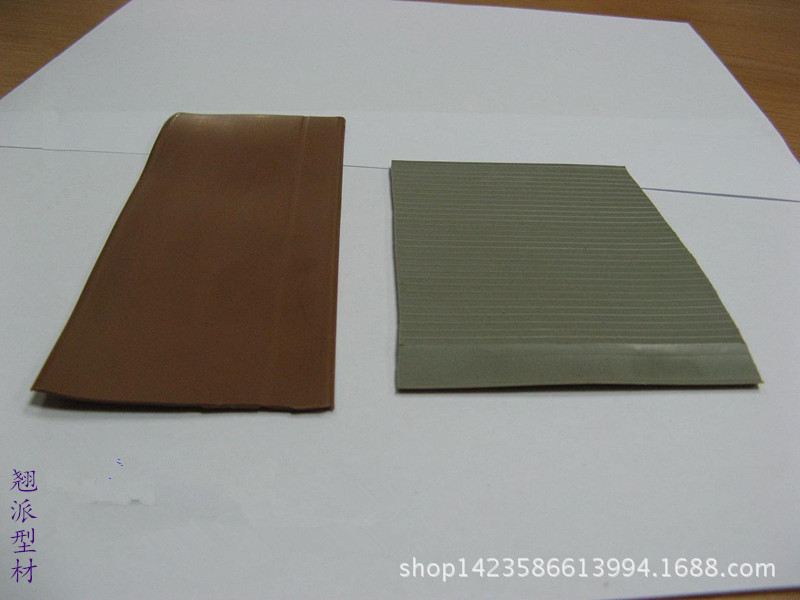 专业生产厂家生产各种形状不同颜色PVC挤出型材-软踢脚板装潢用