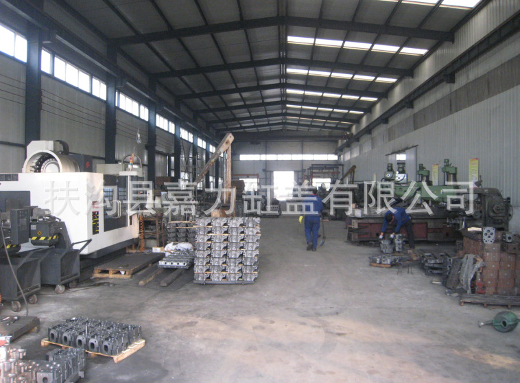 Factory Direct Engine Parts Engine Cylinder Head Assembly 404D-22 Four-Cylinder Cast Iron Cylinder Head 404D-22
