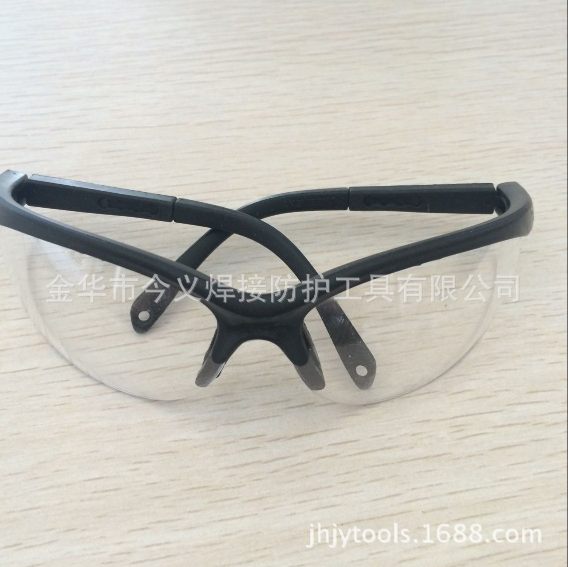 厂家直销防飞溅眼镜，防尘防护防雾眼镜，镜腿可伸缩护目镜