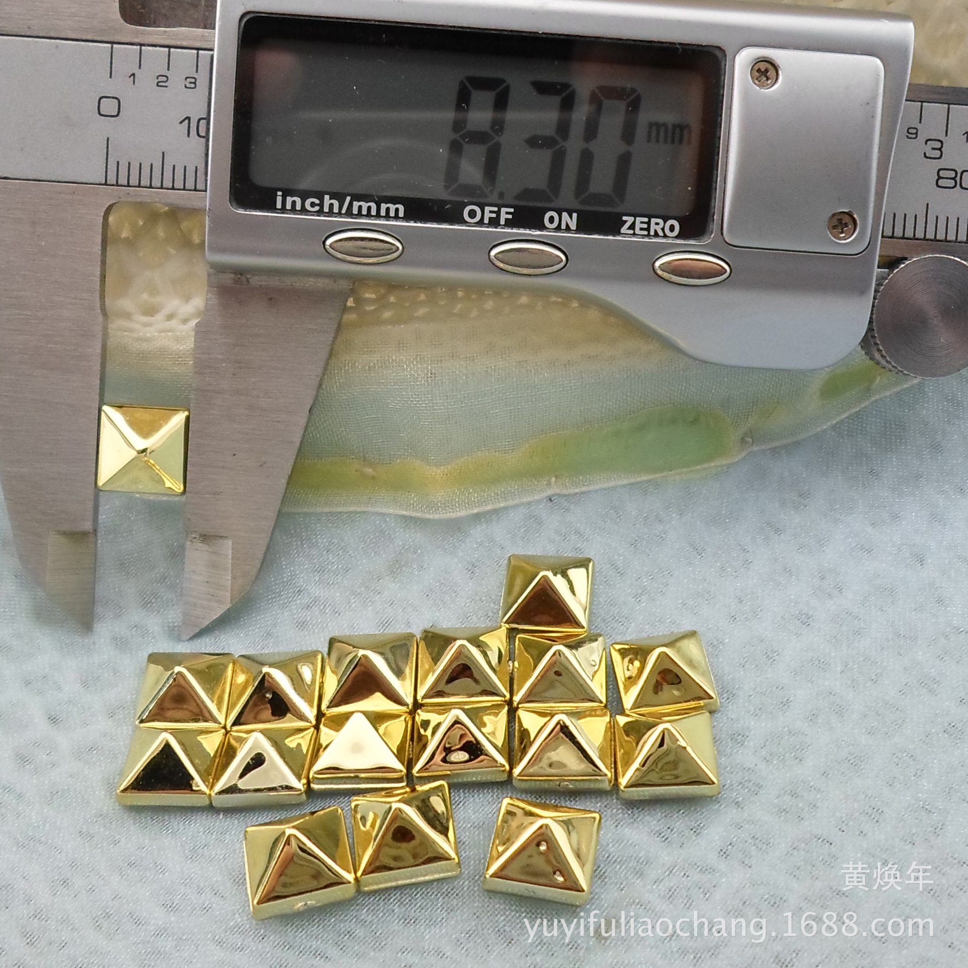 （塑料）8MM无孔金字塔平衣服帽子装饰铆钉方尖无孔柳丁