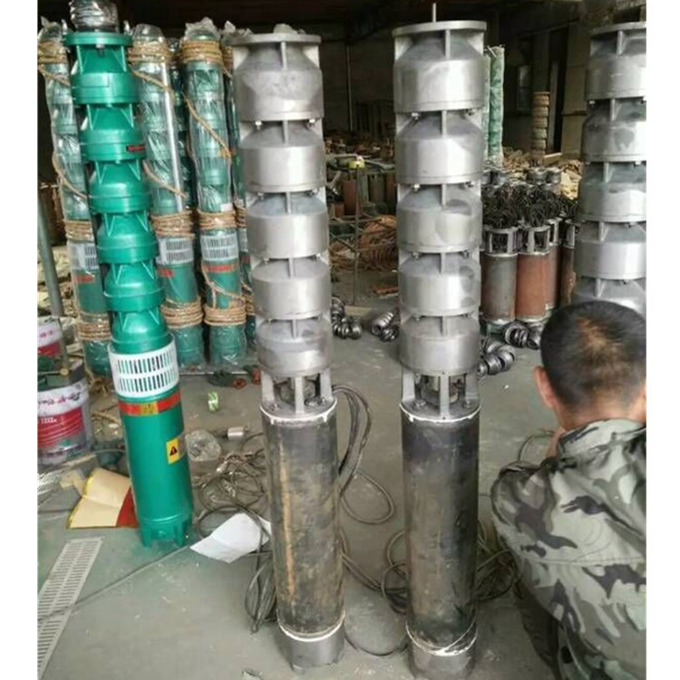 自我满足？妈妈高考第一场就盛装捧花迎接+连发社媒集赞