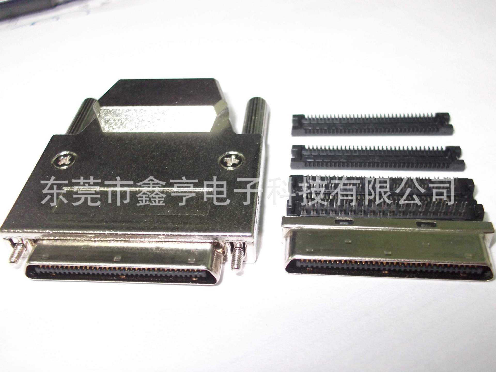 VHDCI68p连接器 小68刺破式  铁壳螺丝整组连接器