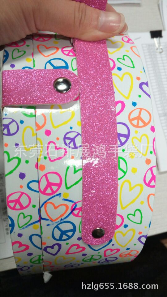 东莞手袋厂生产铁盒木盒纸盒PU皮手挽带饰品带/音响真皮手提带