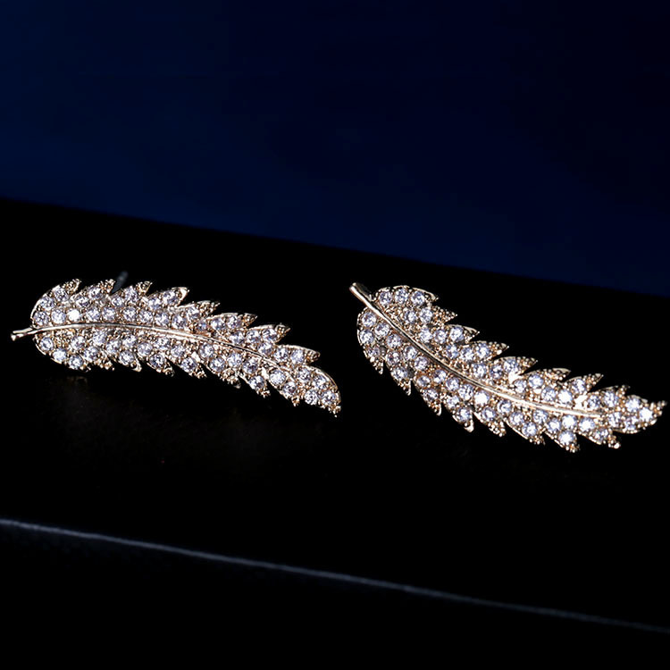 Korean Fashion Classic Micro-inlaid Zircon Leaves Earrings Personality Simple Earrings display picture 6