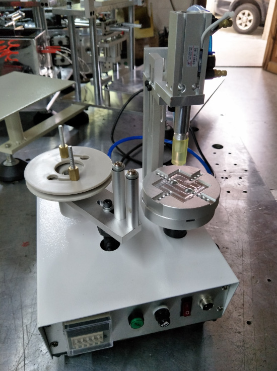 TM-1000高低频变压器磁芯线包半自动包胶机非标产品的自动包胶机