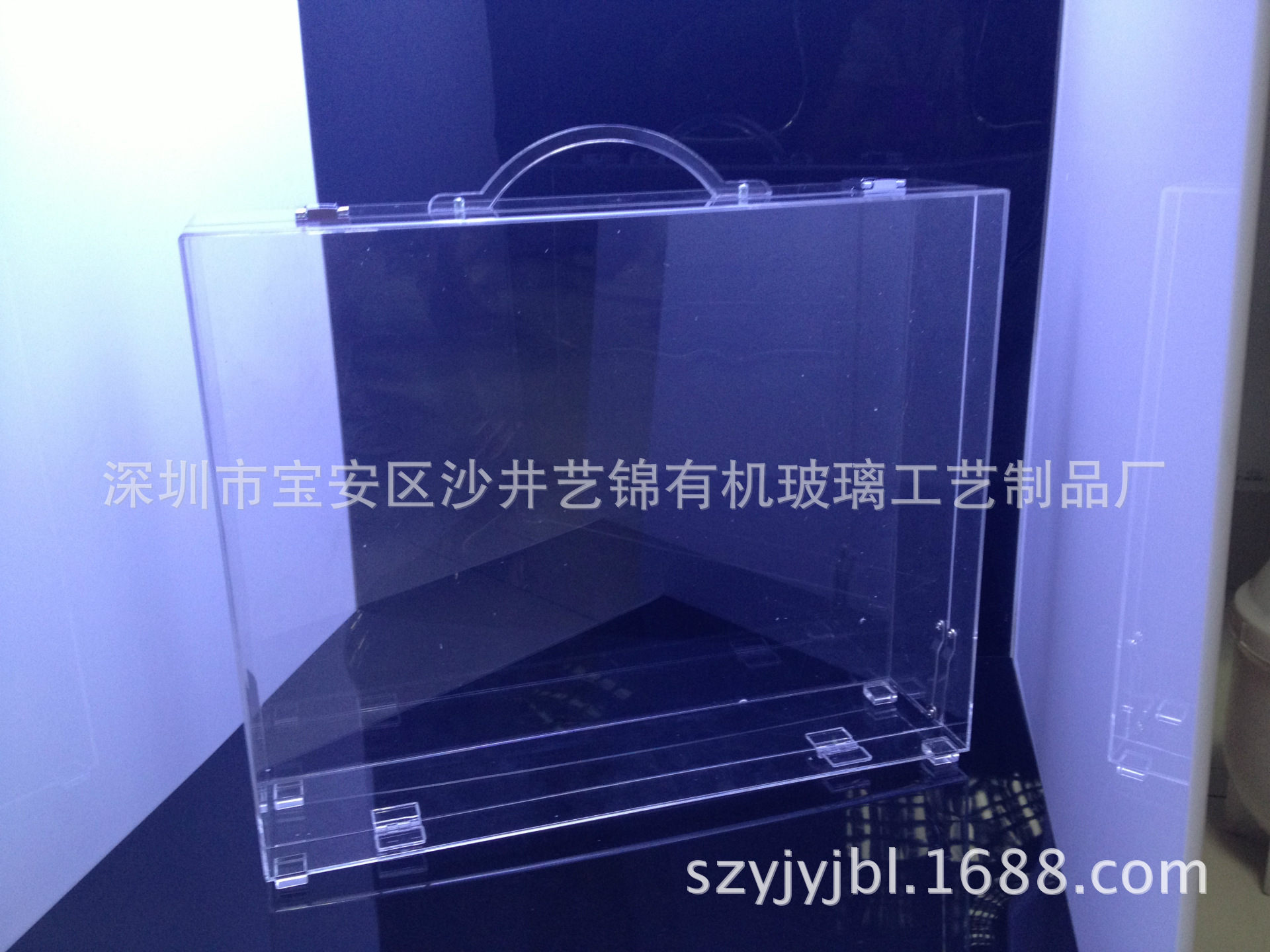 深圳亚克力工厂透明公文包手提箱挎包链条包工作箱展示道具箱