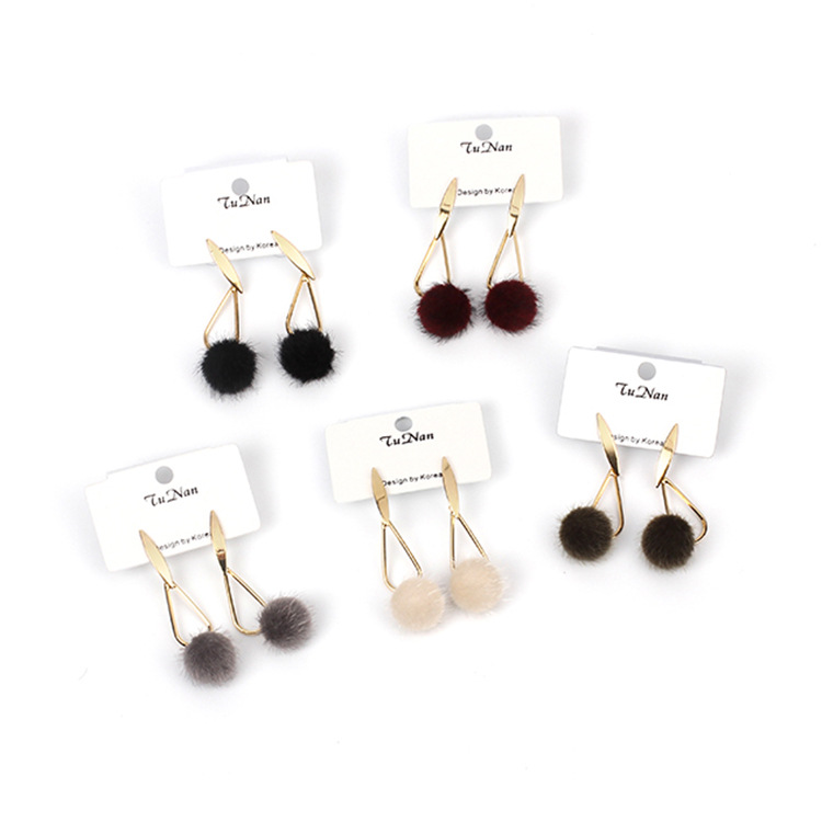 Japanese And Korean Style Plush Candy Pompon Earrings Geometric Metal Wool Ball Ear Studs Women's Winter Ornament display picture 2