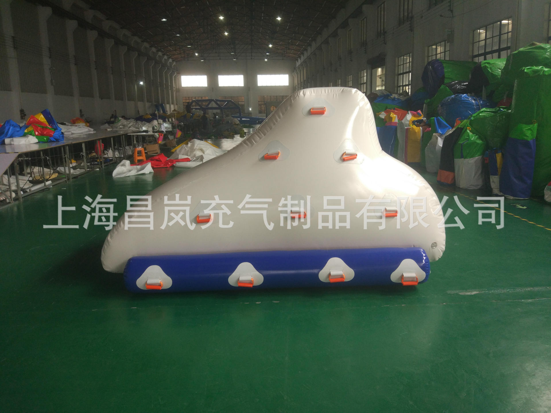 上海厂家充气水上跷跷板玩具PVC夹网布闭气气模专供-阿里巴巴