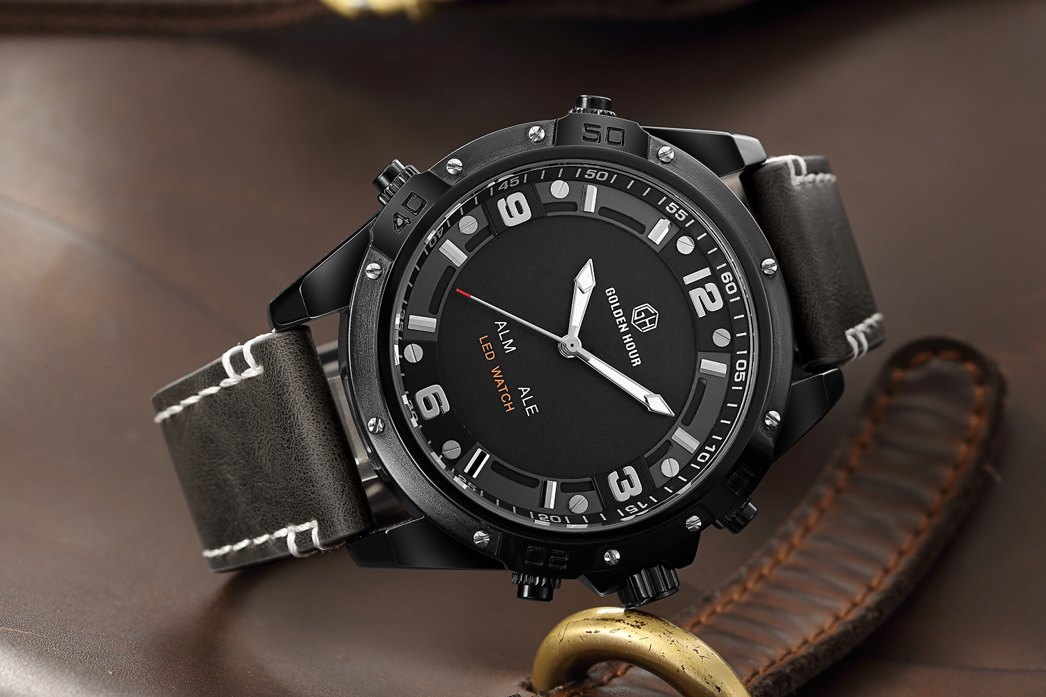 完美的夏季奢侈手表—爱彼Royal Oak离岸彩色潜水表15710ST