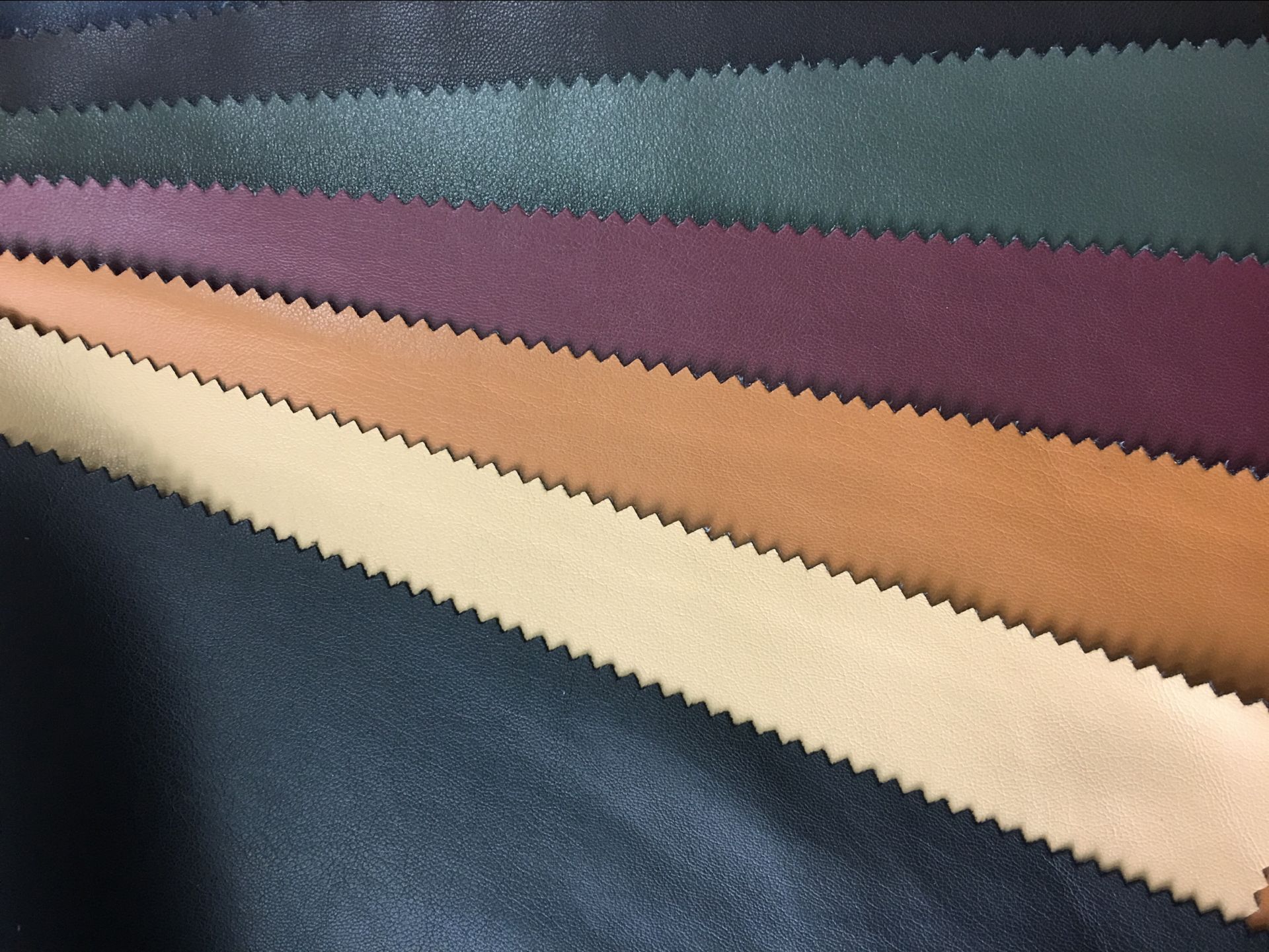 pu耳机套革  超柔软耳机套革Super soft earphone cover leather