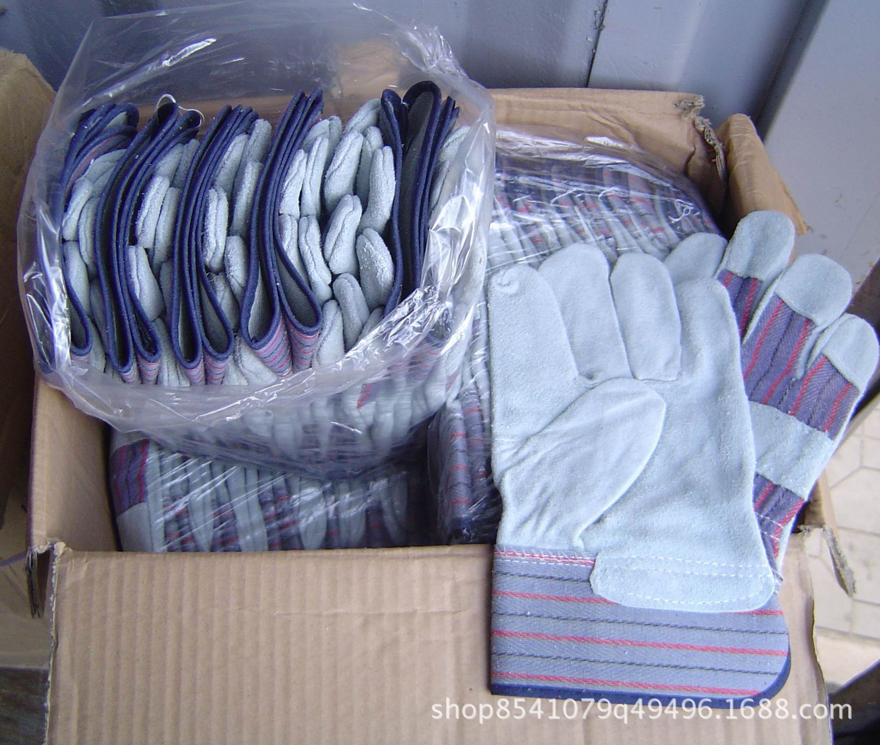 销售灰色10.5寸牛二层皮革劳保手套劳保手套批发短皮手套