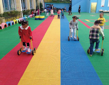 深圳懸浮式拼裝地板幼兒園戶外地墊學校籃球羽毛球場運動塑料地板
