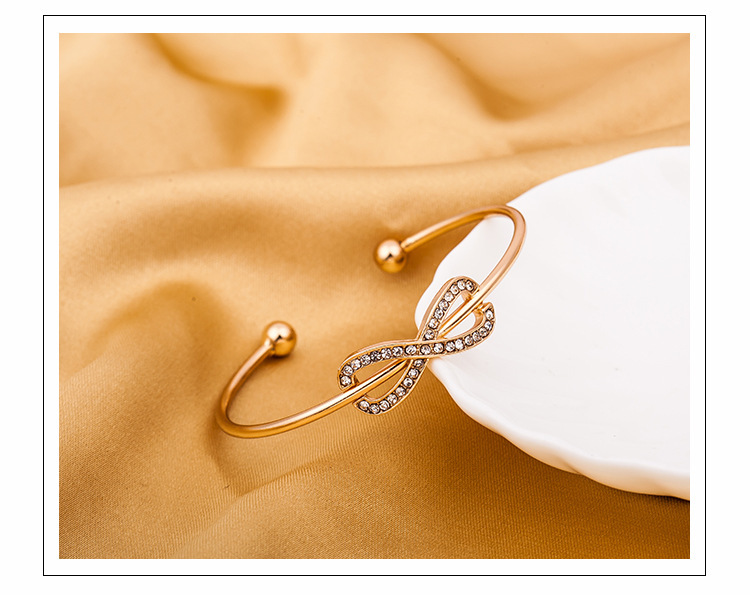 3296122873_2130544268