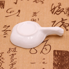 Factory supplies dual-purpose plum blossom ceramic ink dish, creative ceramic ink dish pen holder, Jingdezhen multi-function pen water dish