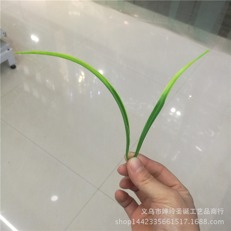 厂家供应 仿真植物 可穿小花两片春草 仿真花插花配件 大量批发