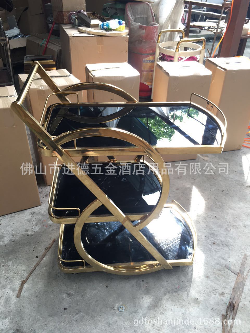 钛金三层玻璃酒水车