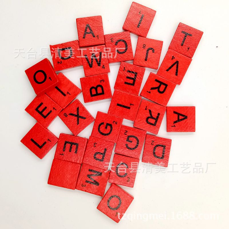 26 colorido cuadrado letras inglesas Impresión de madera de colores Inglés letras 100 piezas un paquete 18*20mm