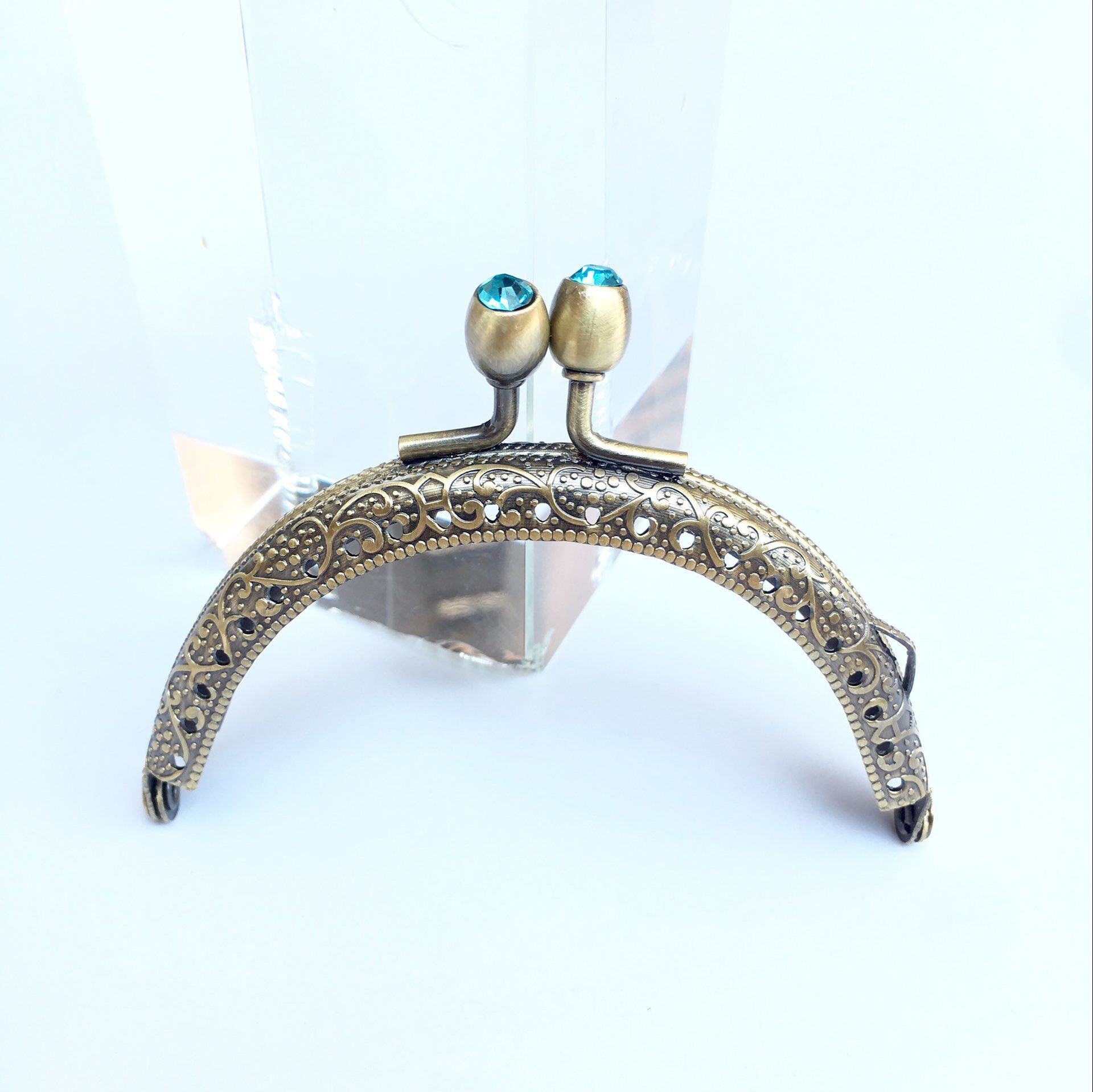 Spot 8.5CM semicircular dragón y flor de Phoenix encaje azul broca de oro hecha a mano bolsas de oro DIY