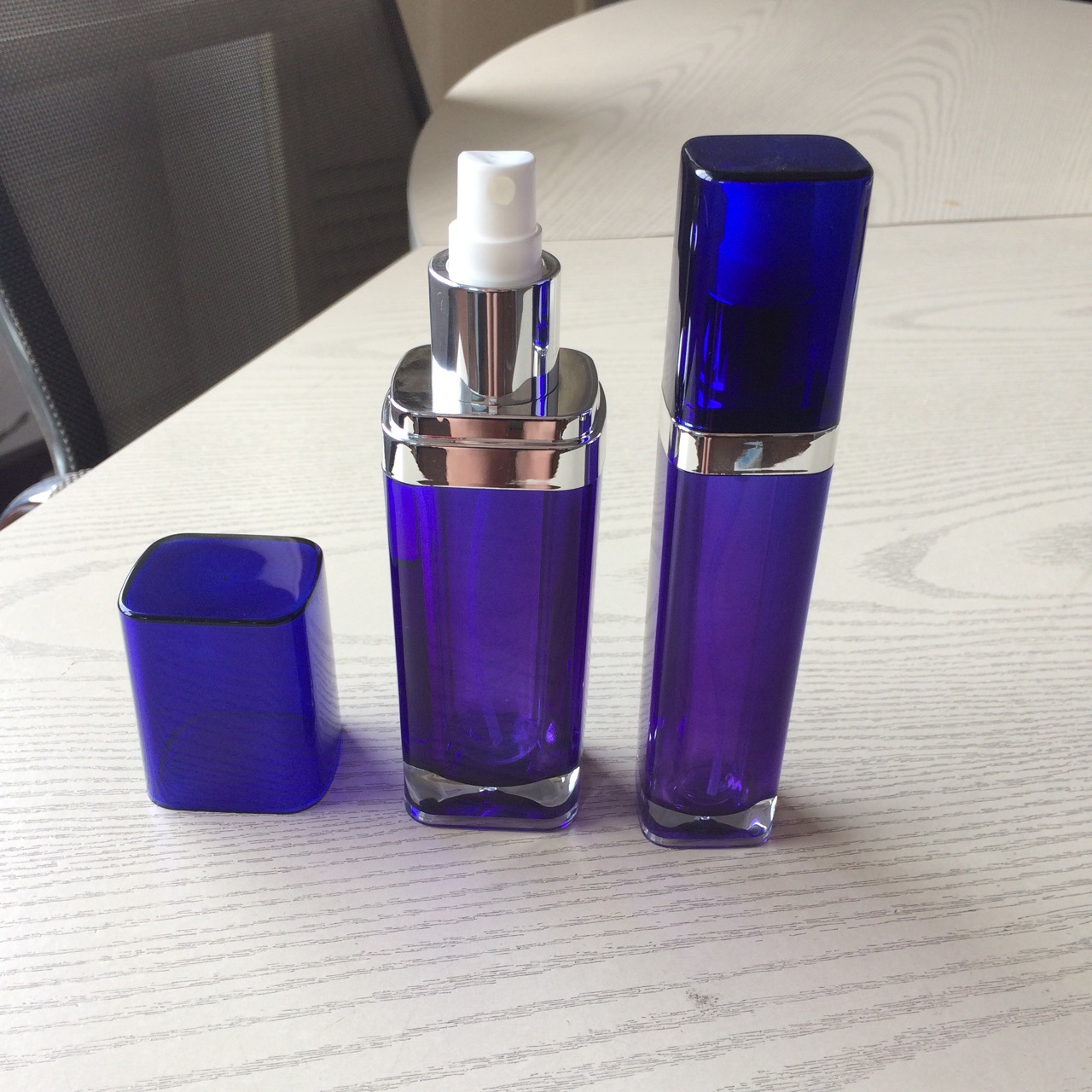 L01 厂家直销高档化妆品瓶 化妆品包材亚克力瓶 方形精华乳液瓶