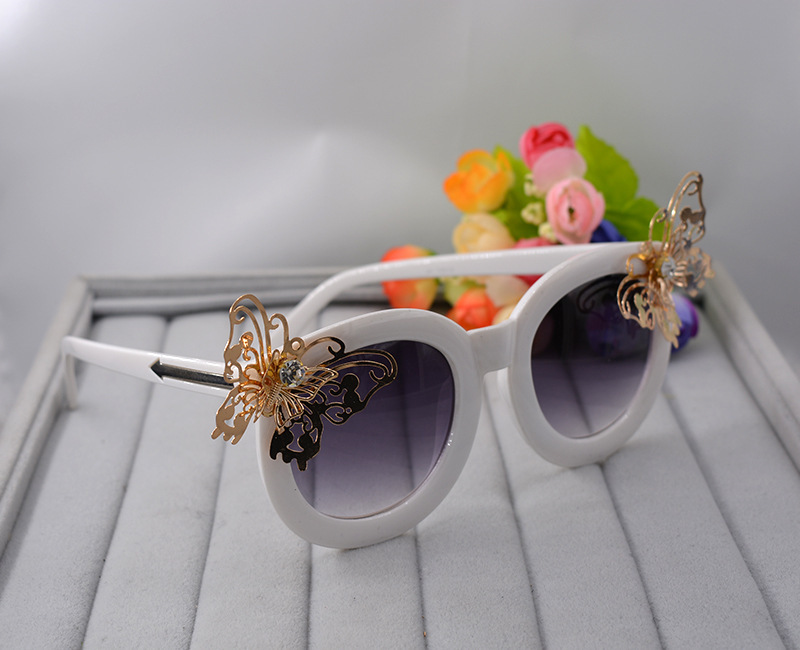 Baroque Metal Butterfly Fashion Fashion Brand Sunglasses Sunglasses Women's All-match Outdoor Uv-proof Sunglasses Women's display picture 4