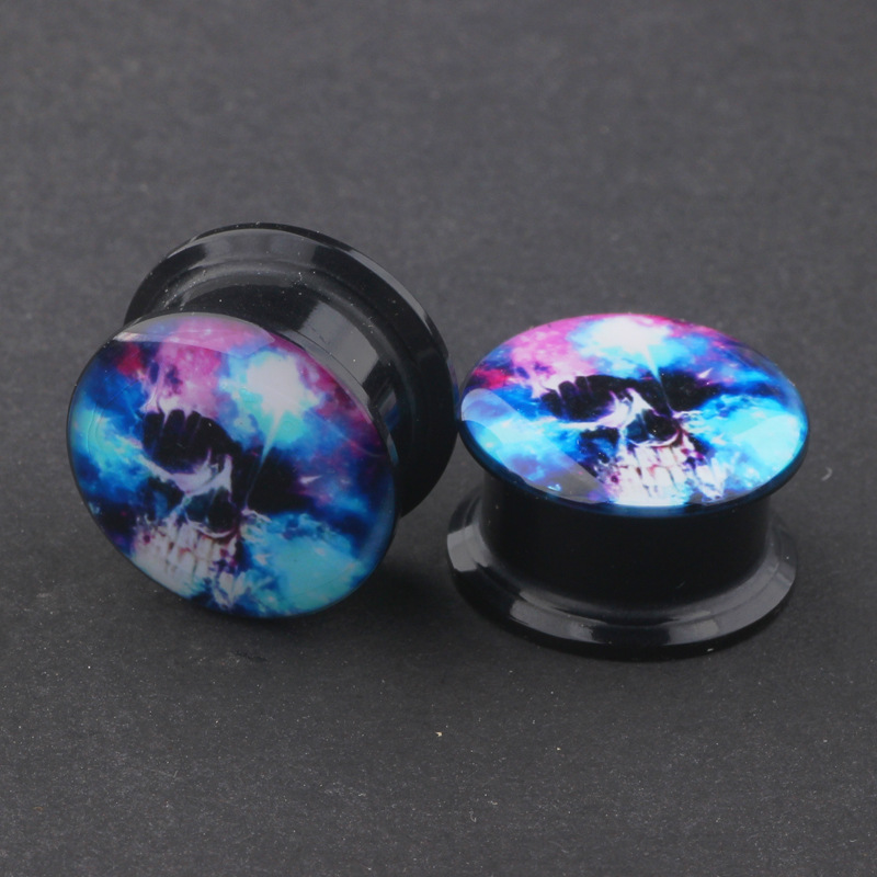 16G labret stud size and finish detail