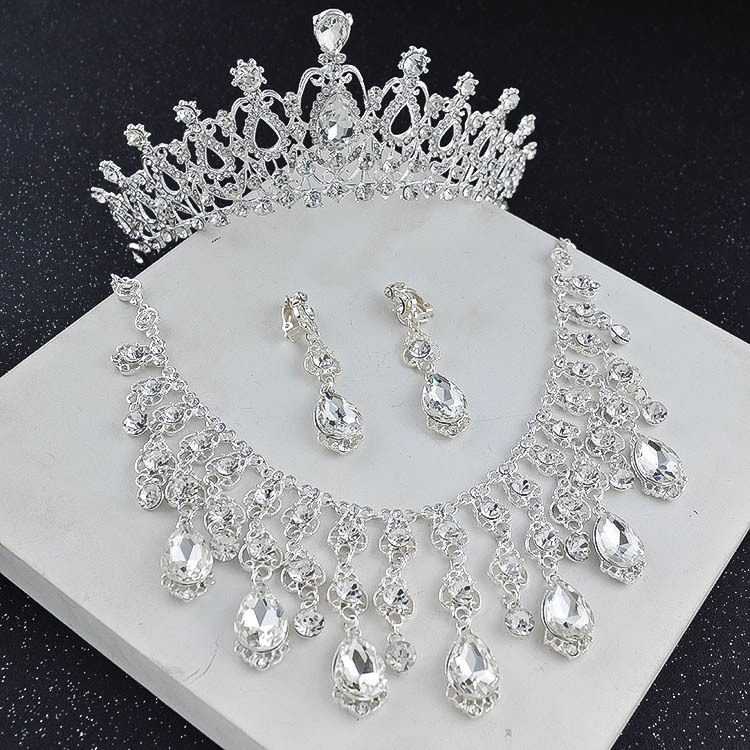 Retro Bridal Necklace Earrings Crown Three-piece Set Wedding Jewelry display picture 1